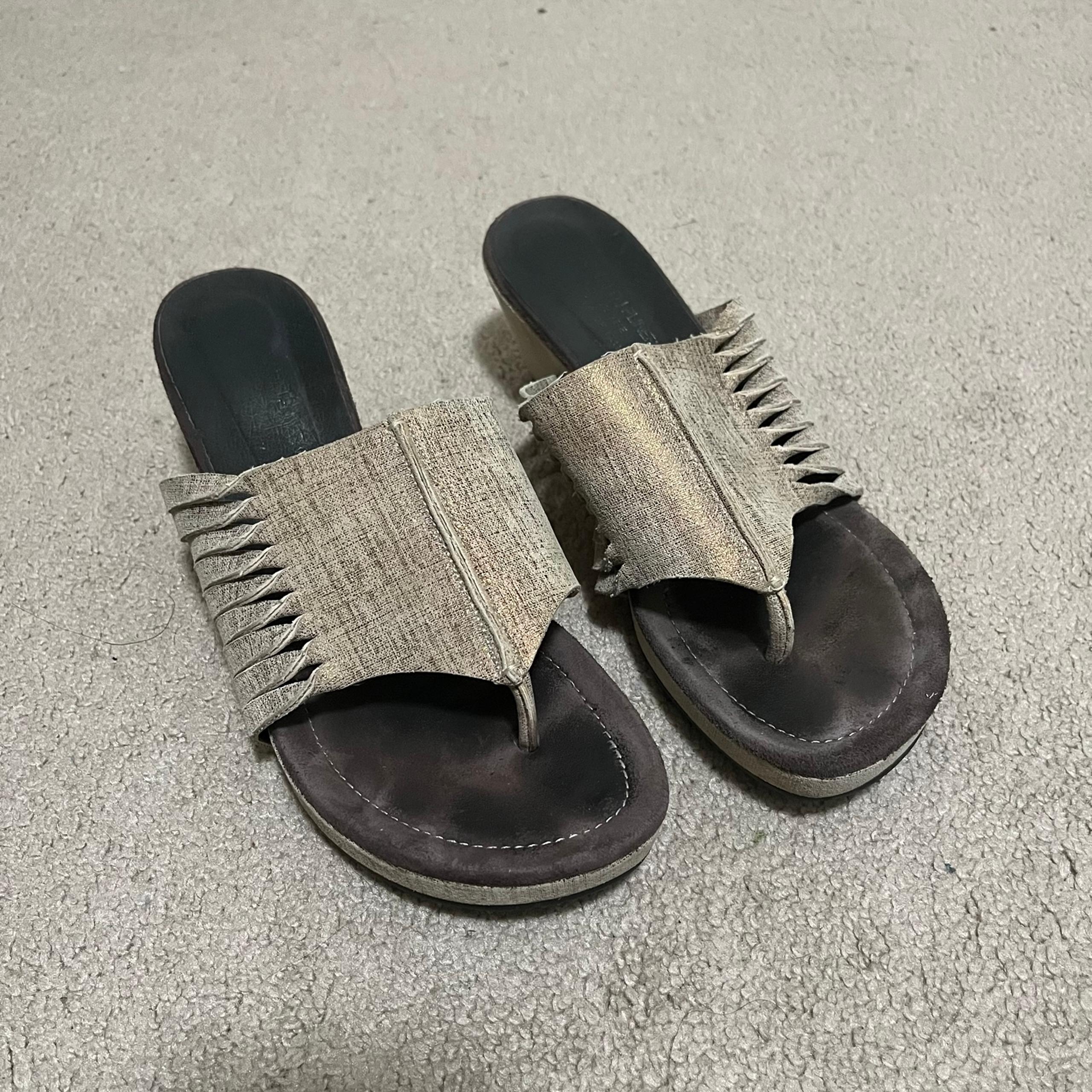 Donald J. Pliner Glorie Bronze Wedge Sandals Women's Shoe Size 9.5