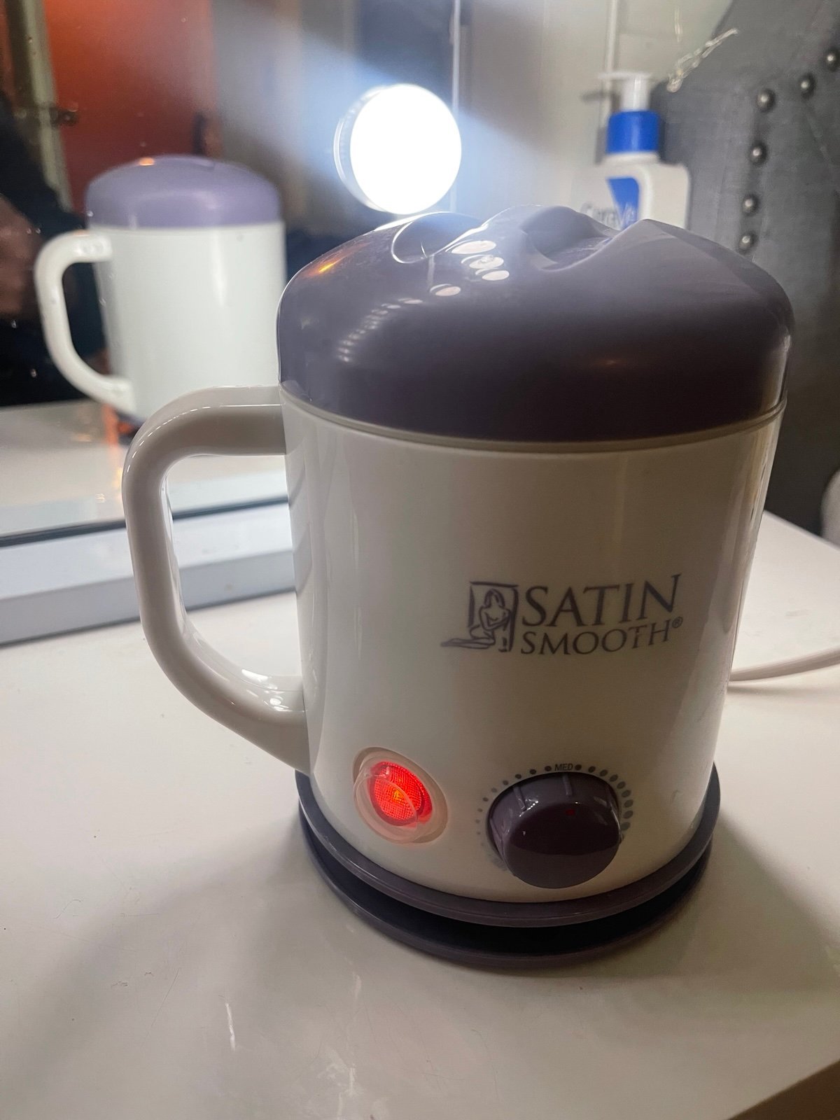 Satin smooth wax pot