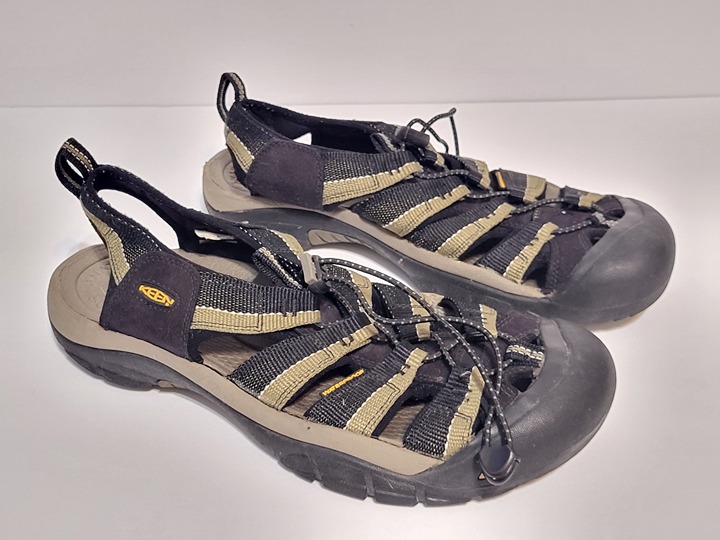 KEEN Newport H2 Men Sz US 10.5 Close Toed Waterproof Sandals Black Green 1001906