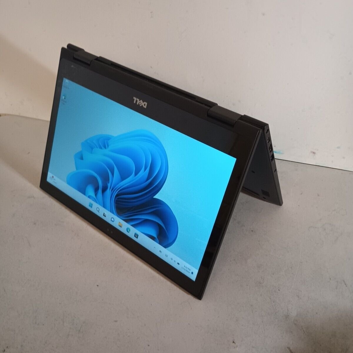 Dell Latitude 3390 2-in-1 13.3 FHD Touch i5-8350U, 512GB SSD, 16GB RAM, WIN11
