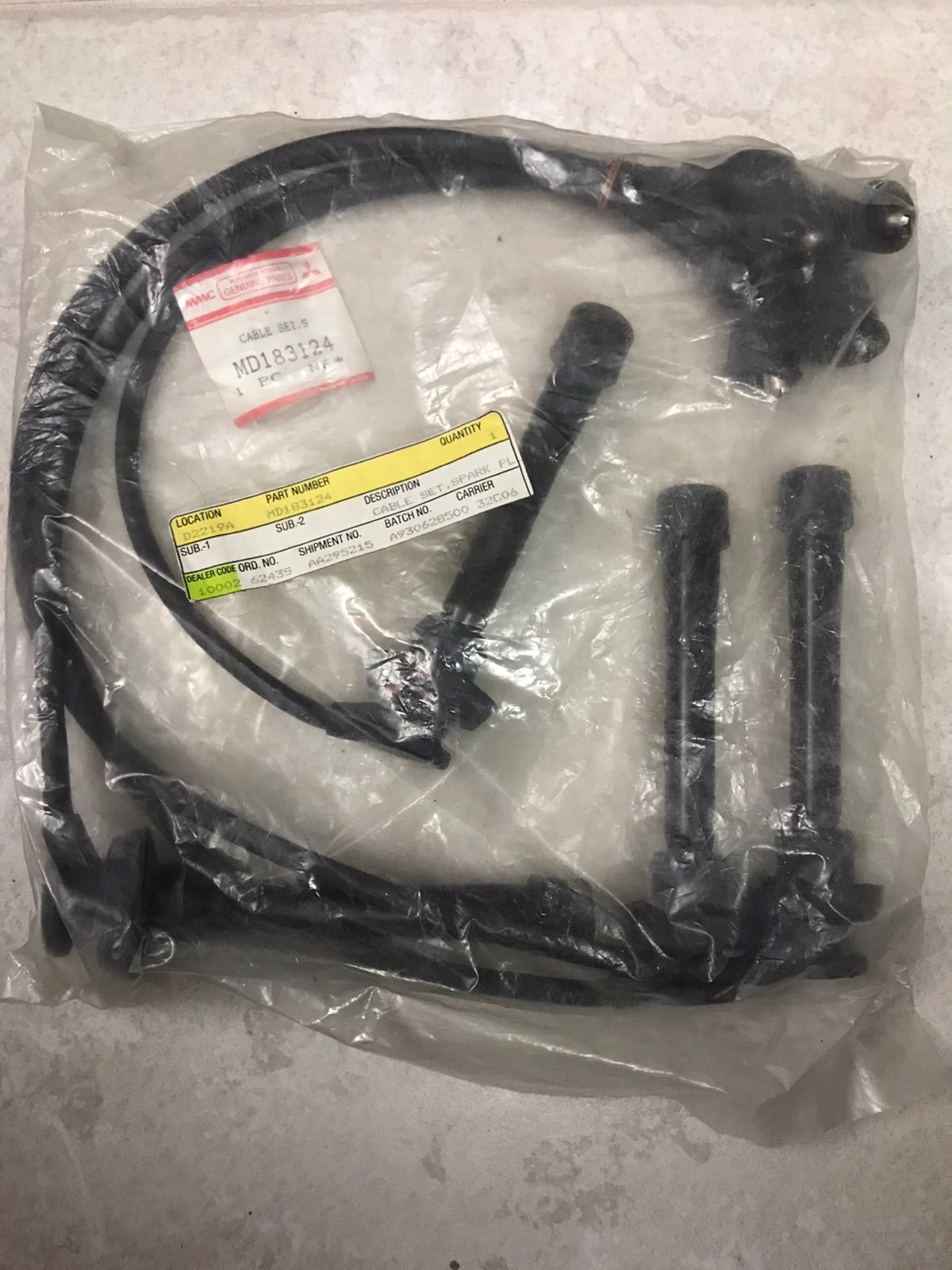 Spark plug cables md183124