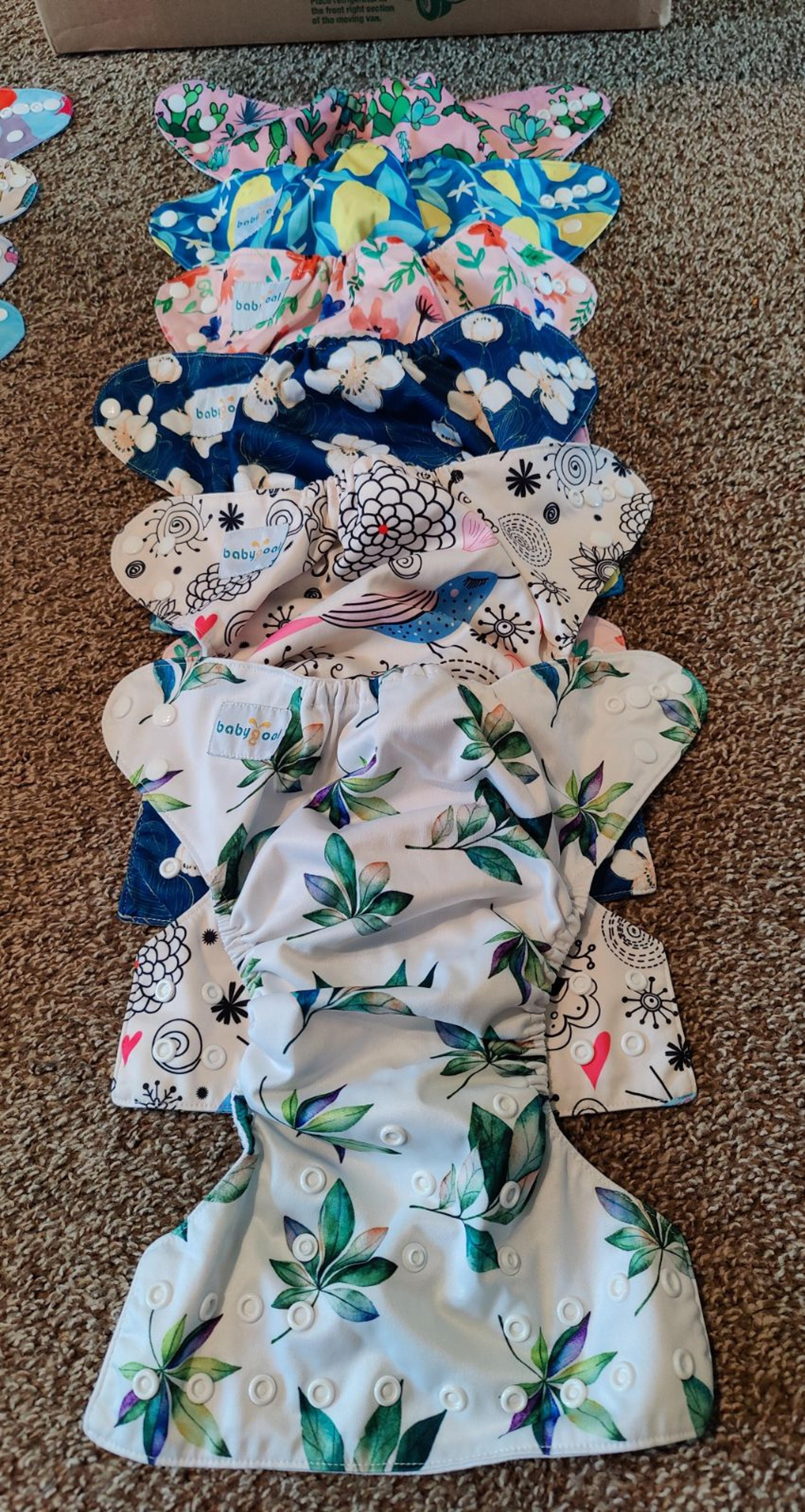 Assortment of cloth diapers lot with acc