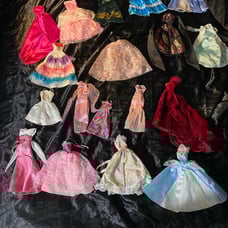 18 Barbie dress / gowns