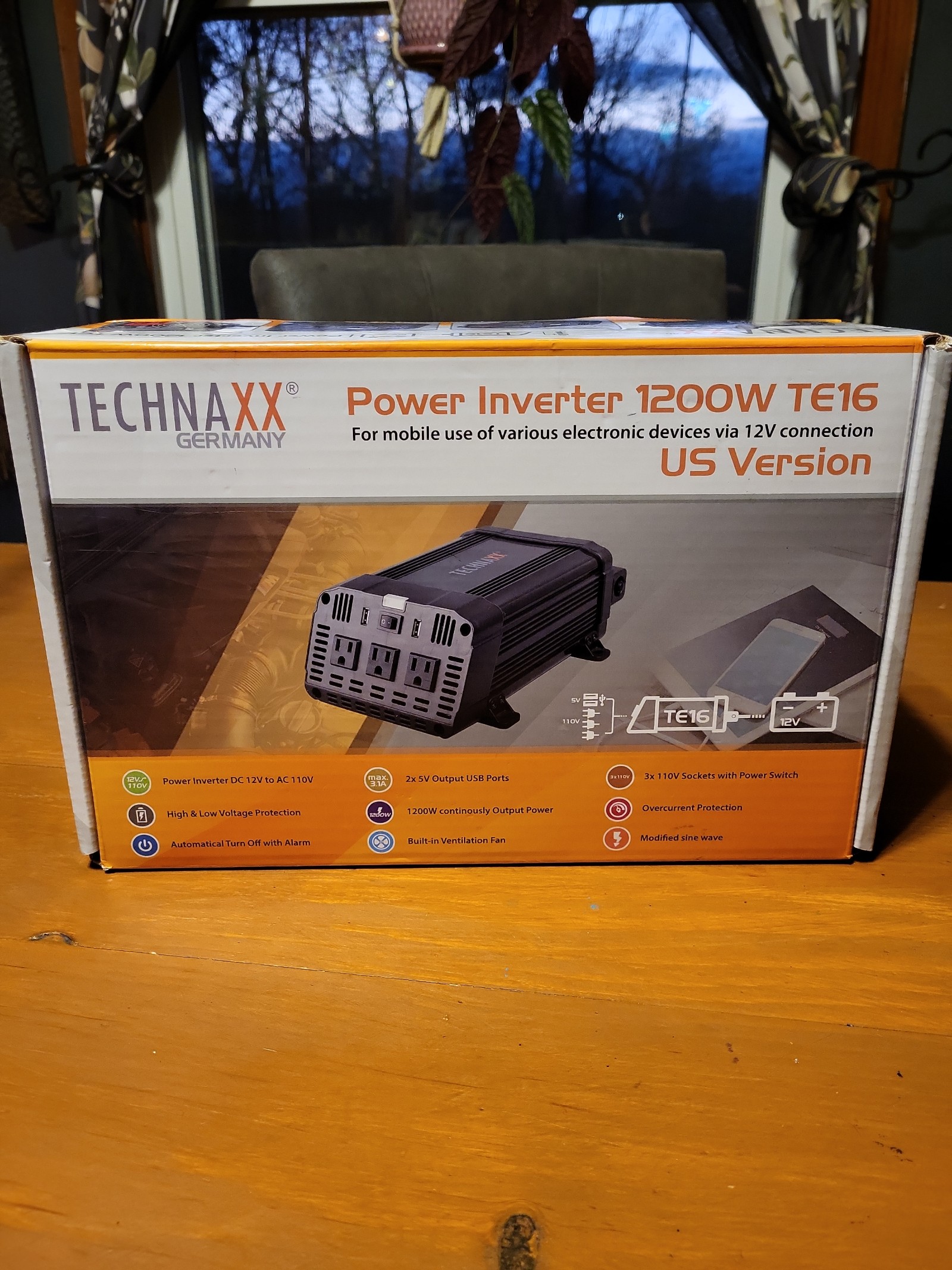 TECHNAXX Power Inverter 1200W TE16 brand new in box