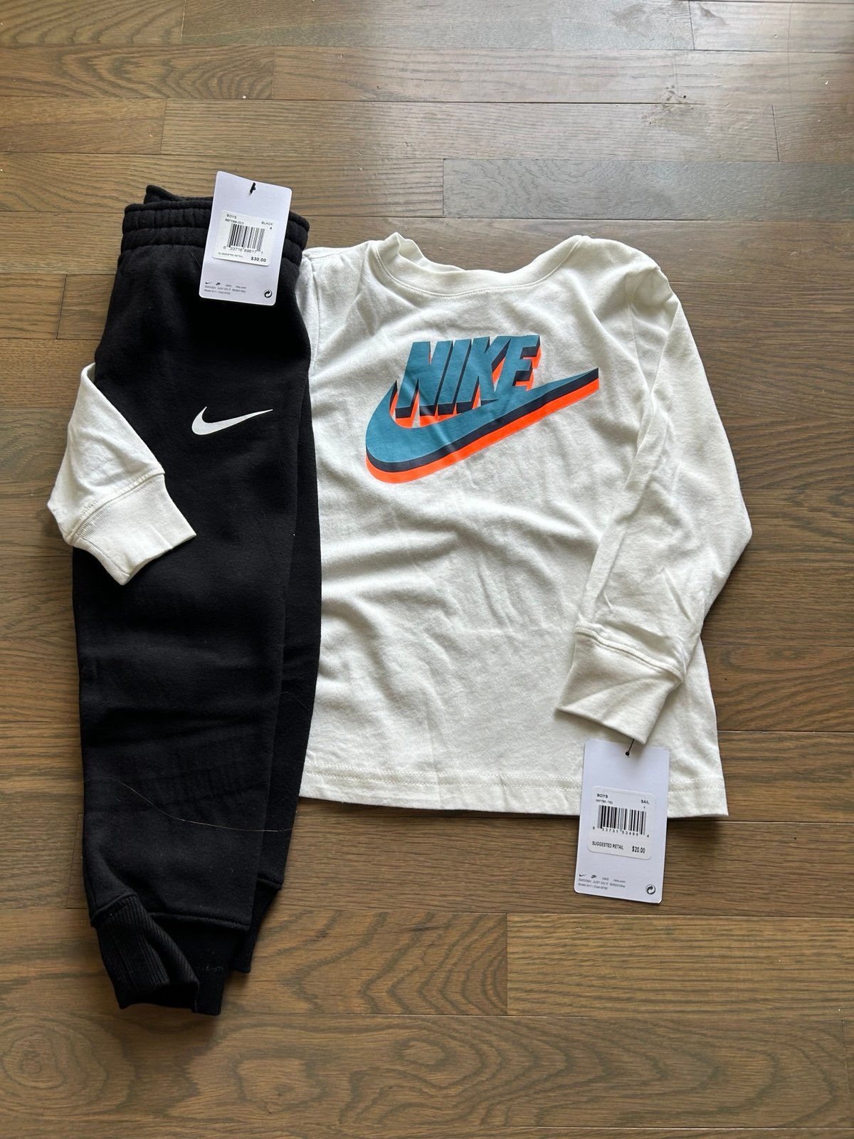 NWT Nike Boys Set size 4
