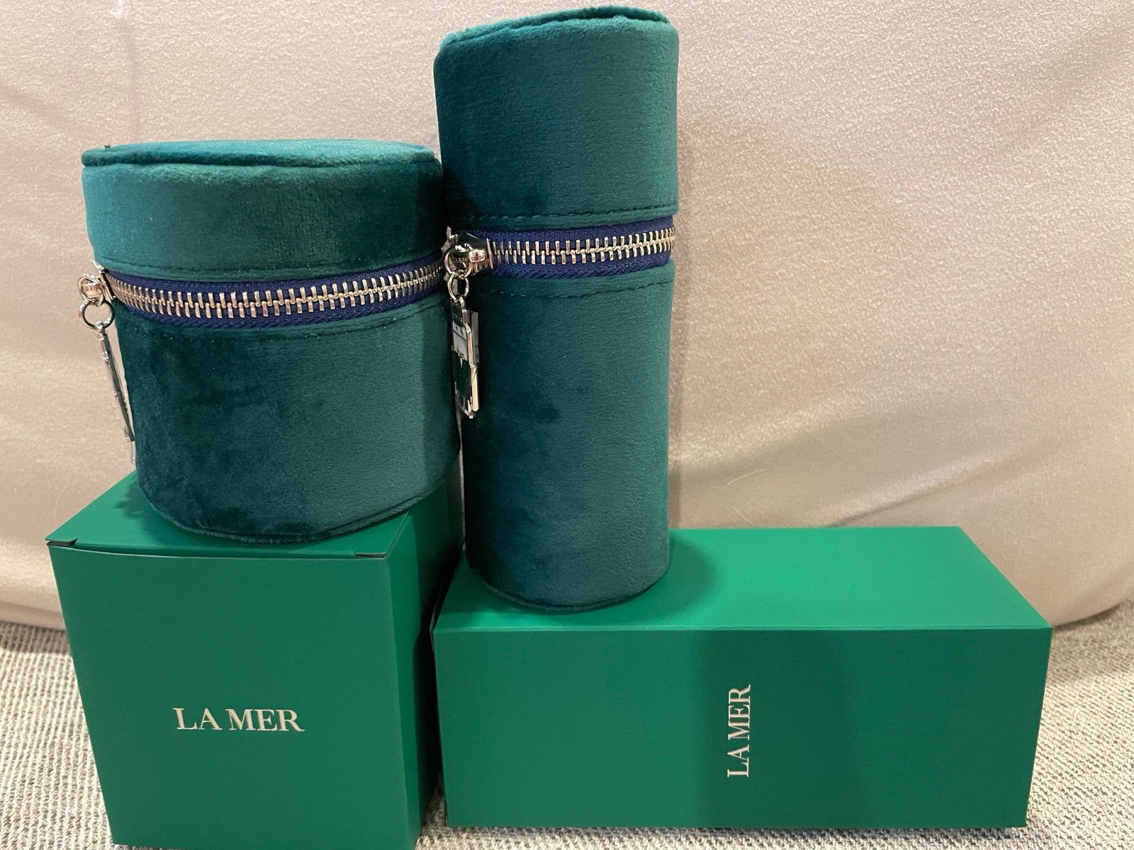 New La Mer Suede Emerald Green Makeup / Cosmetic Bags / Pouch With Box