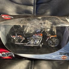 Hot Wheels 1:10 Harley Davidson Dyna Wide Glide Toy