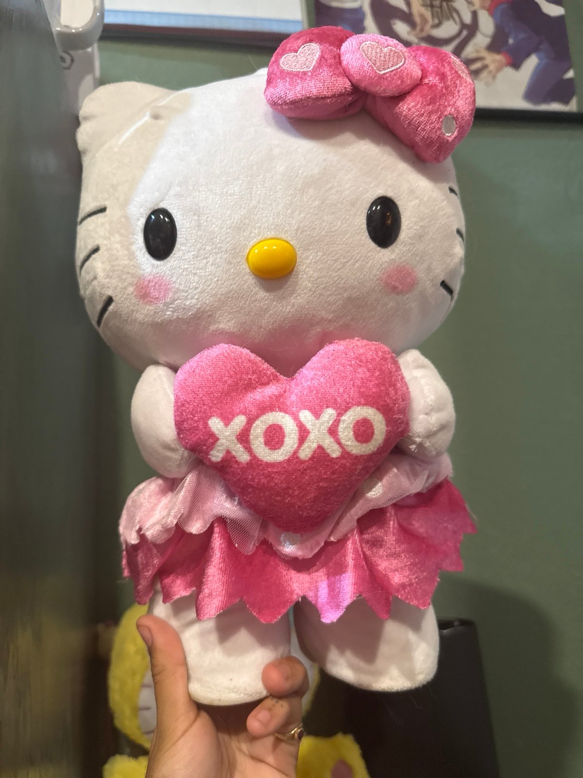 Hello Kitty Valentines greeter