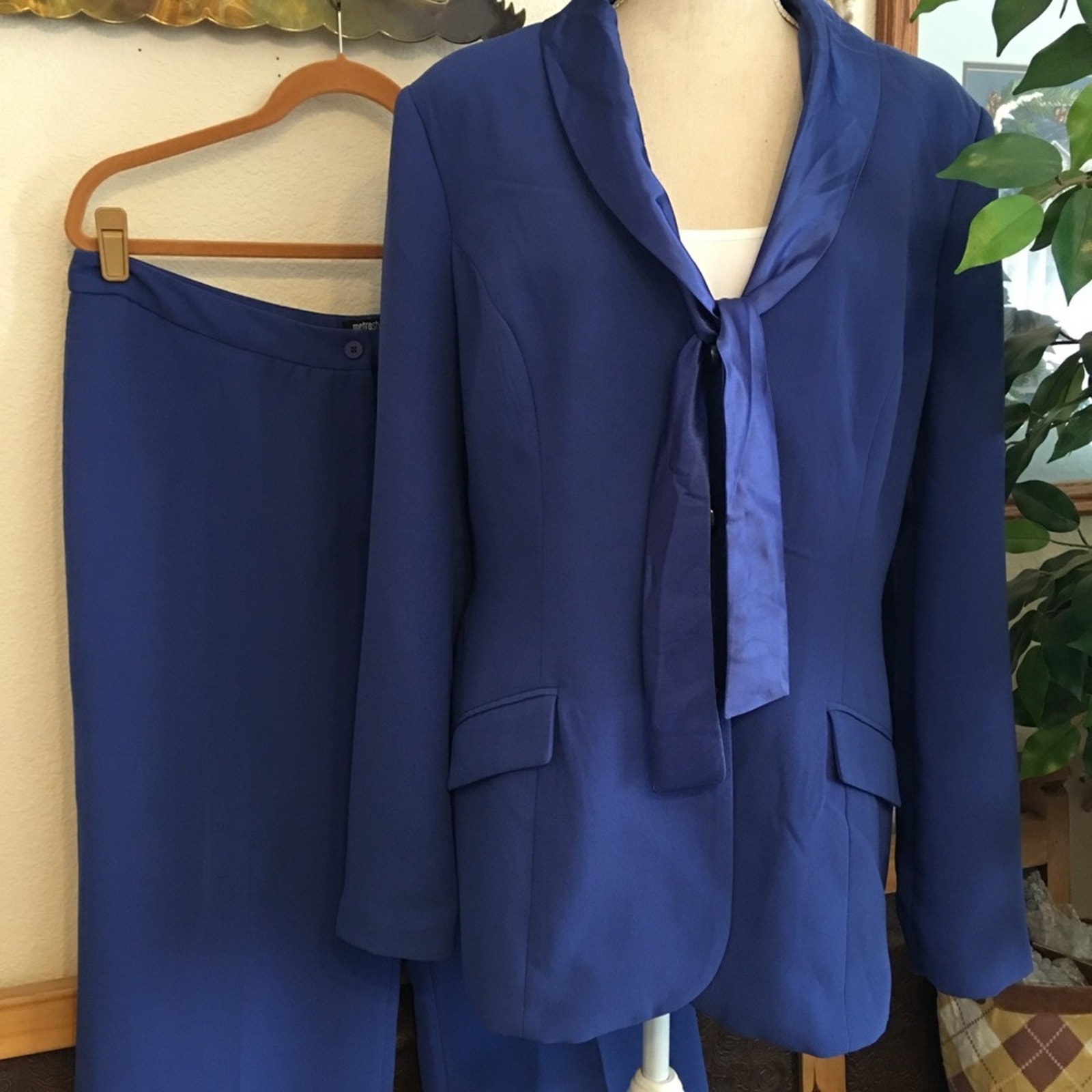 Metro Style blue satin collar wide leg pant suit