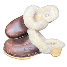 UGG Australia Kalie Clog Studded Brown Leather Sherpa Lined Wooden Block Heel 6
