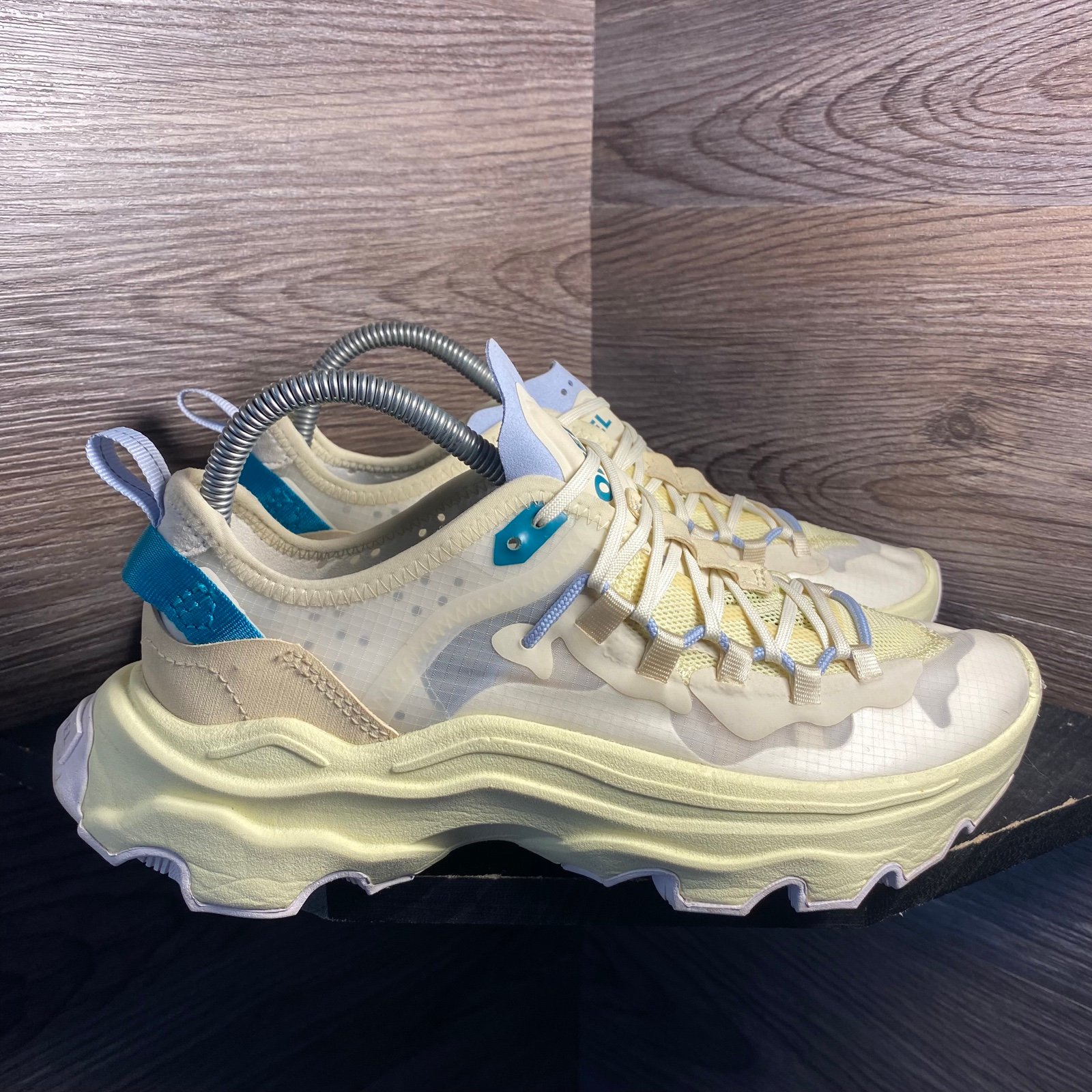 Sorel kinetic breakthru tech yellow beige teal