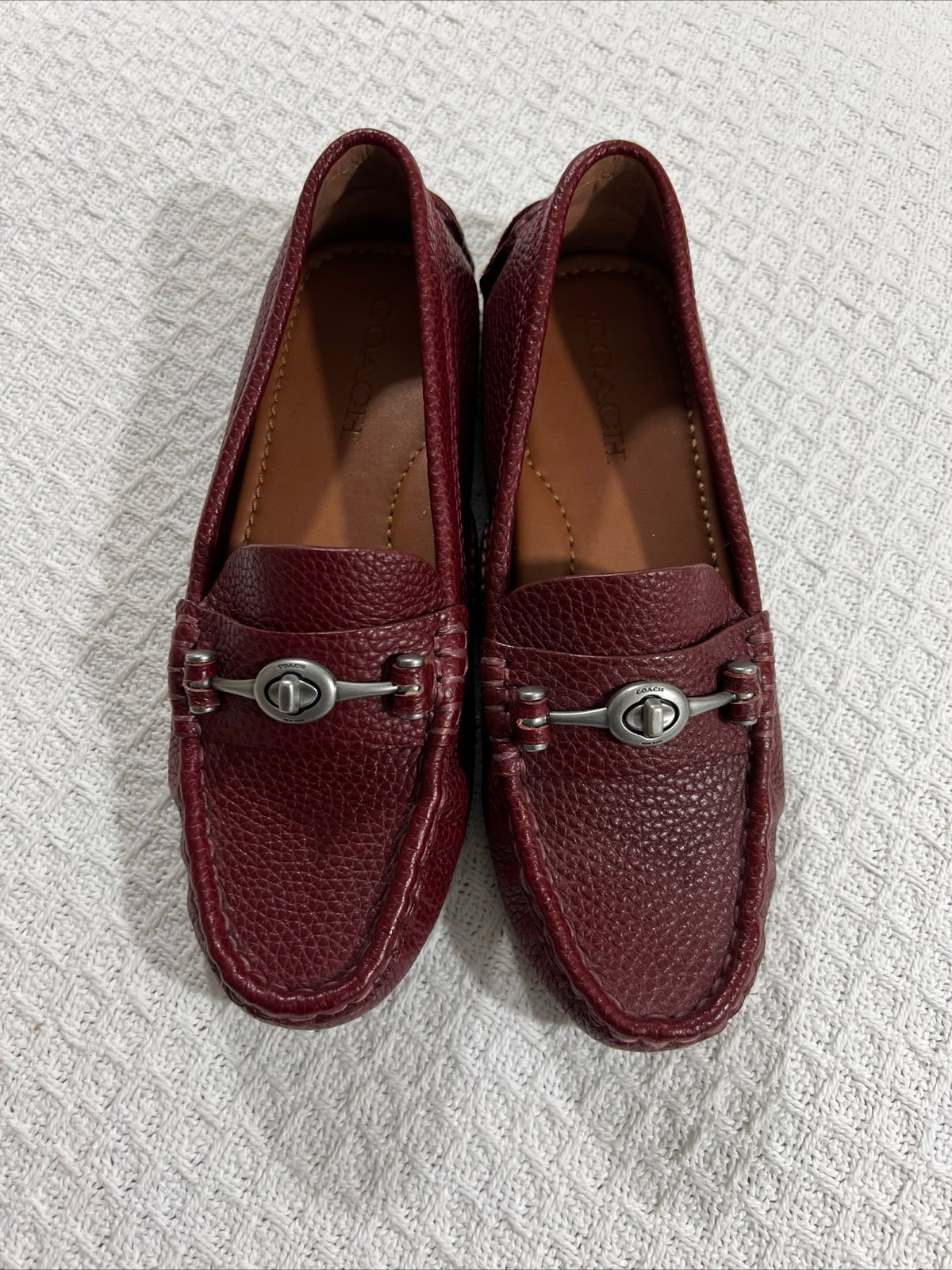 Coach Women’s Crosby Turnlock Driver Leather loafer Size 6B. Wine G2672
