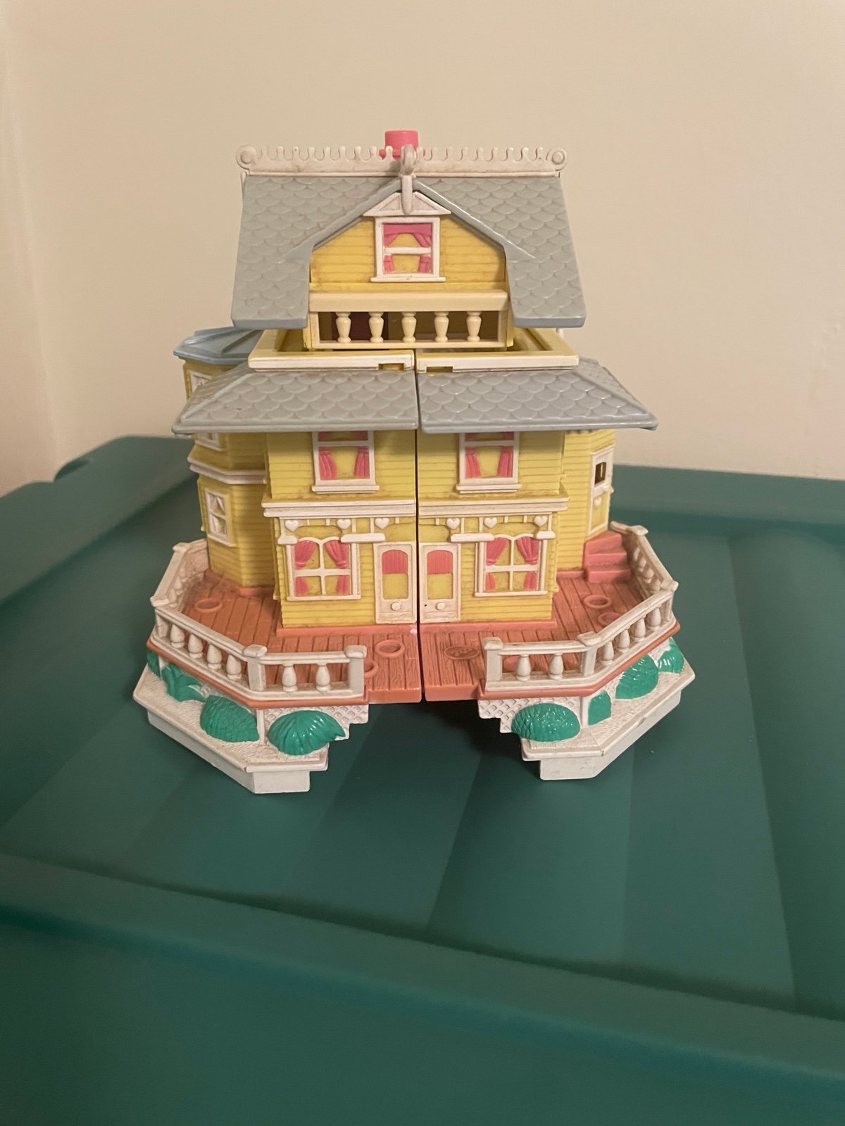 Bluebird Polly Pocket Pop-up Clubhouse Mansion