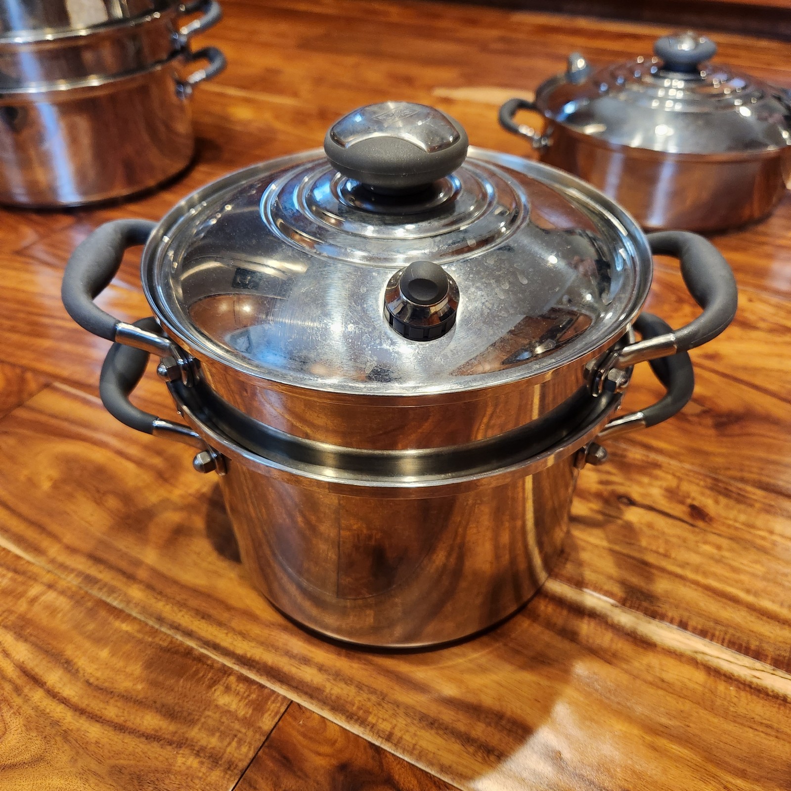 Royal Prestige Kitchen Charm 4QT stock pot with steamer basket and vent lid