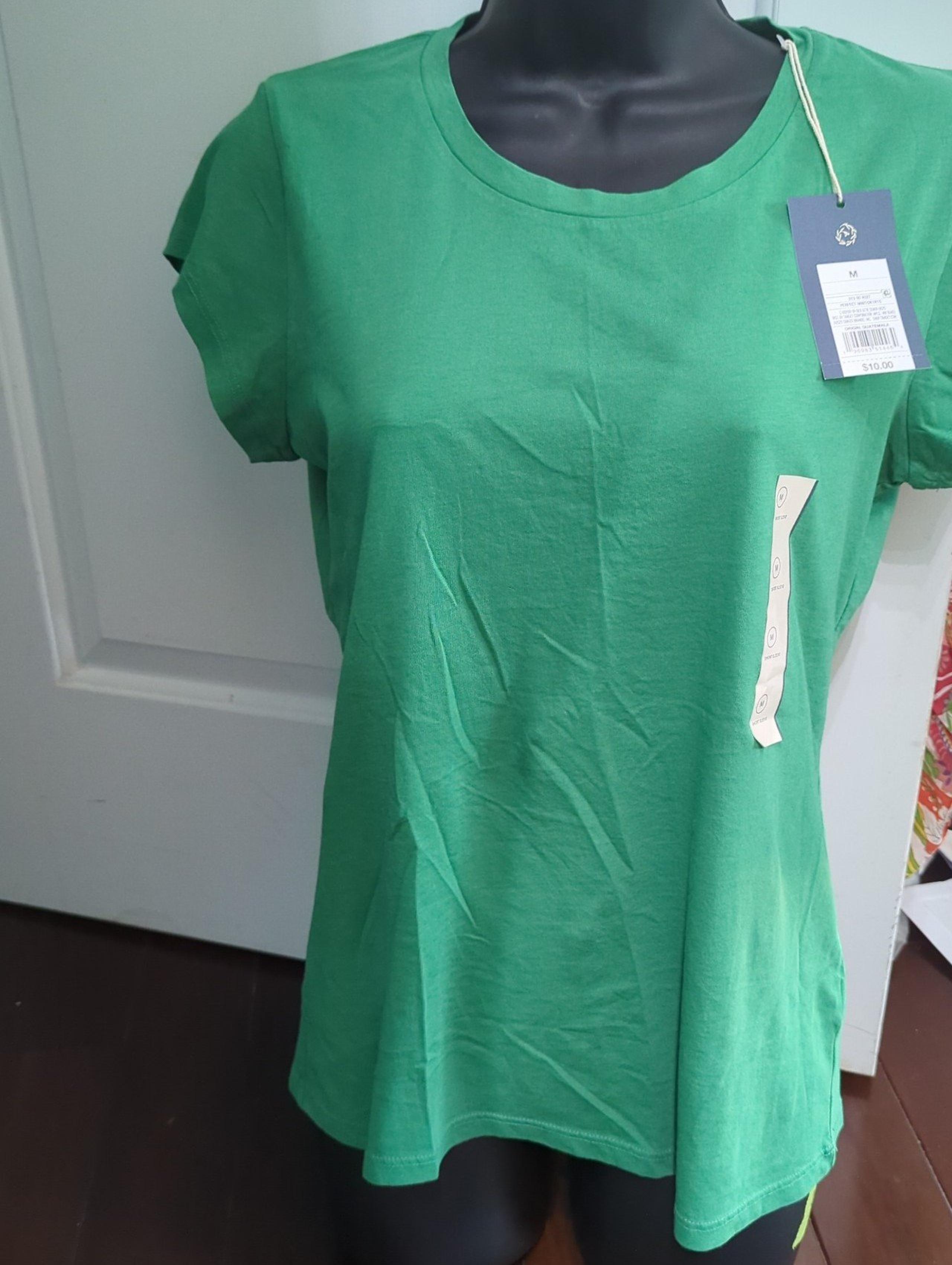 New Universal Thread Perfect Mint scoop neck t-shirt size Medium  NEW w tags