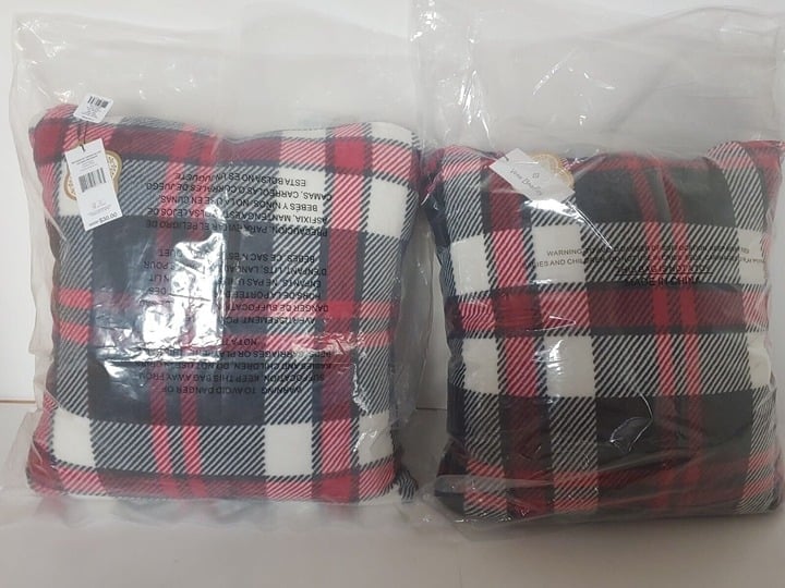 NWT NEW 2 Vera Bradley Decorative Pillows Fireplace Plaid Zip Removable Insert