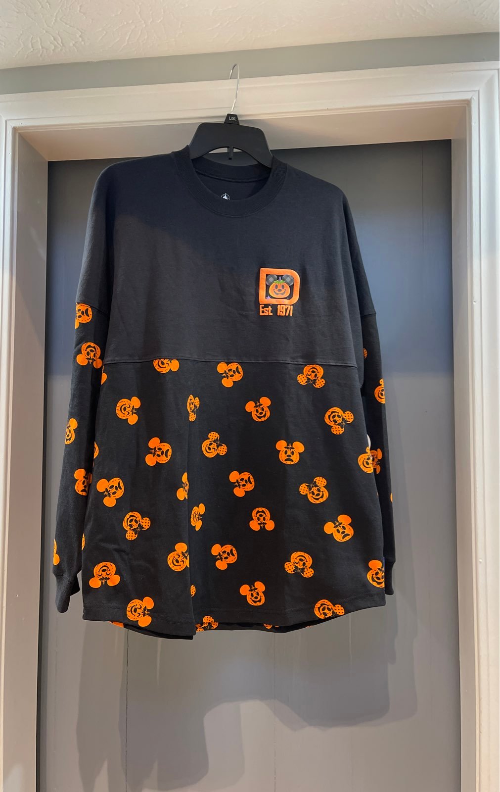 Disney Spirit Jersey Halloween Pumpkin Mickey WDW Adult Medium Glow in the Dark