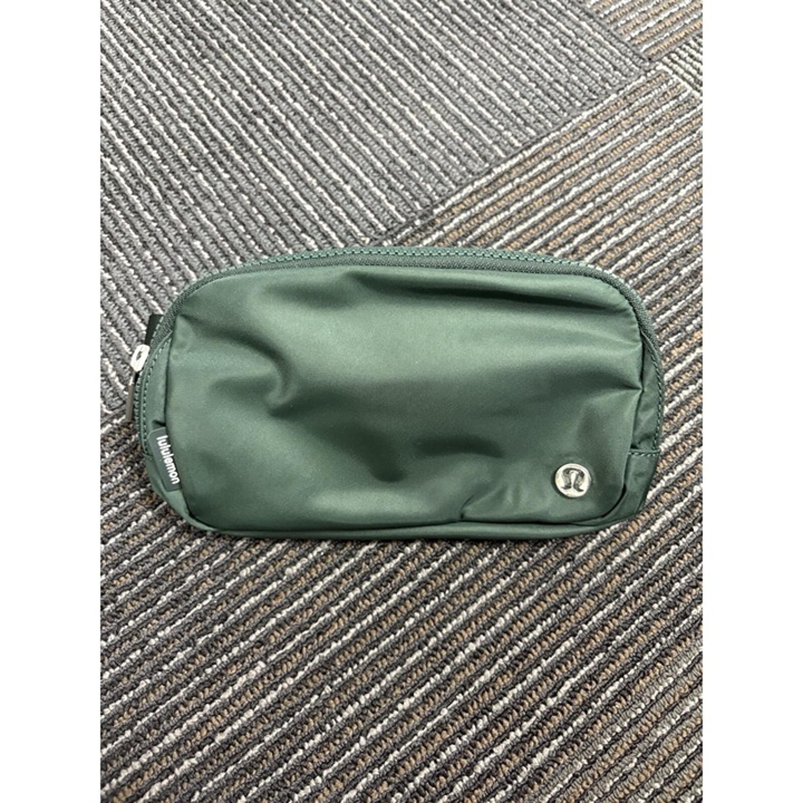 Lululemon Everywhere Belt Bag Green 1L Legacy Green NWT