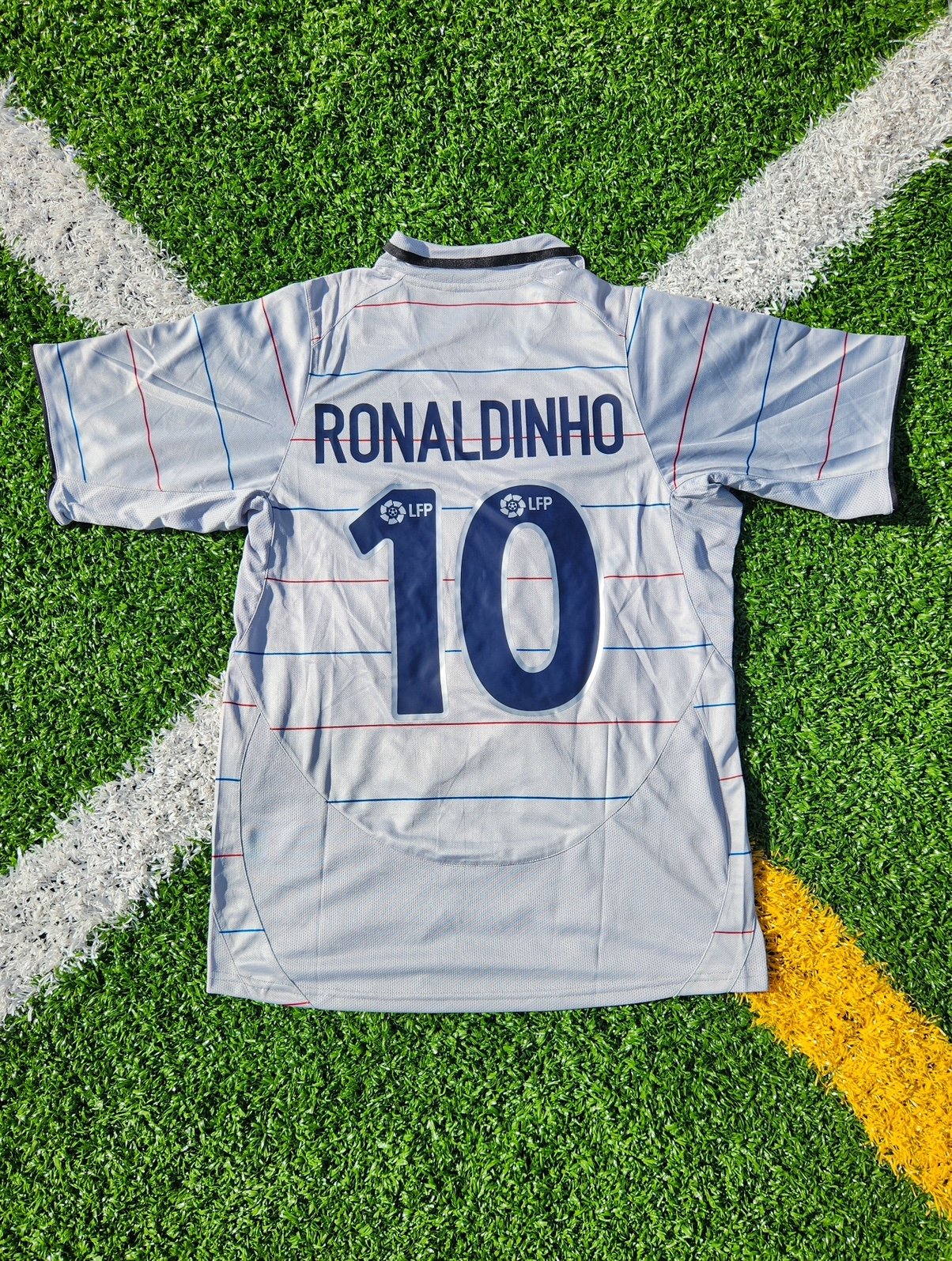 2004 FC Barcelona Away Ronaldinho #10 – Vintage Nike Soccer Jersey Size M