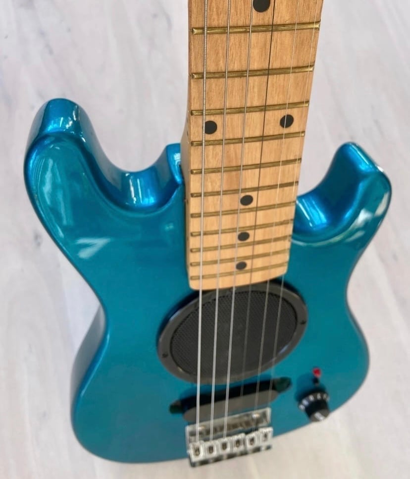Burswood guitar Vee wee with speaker and case