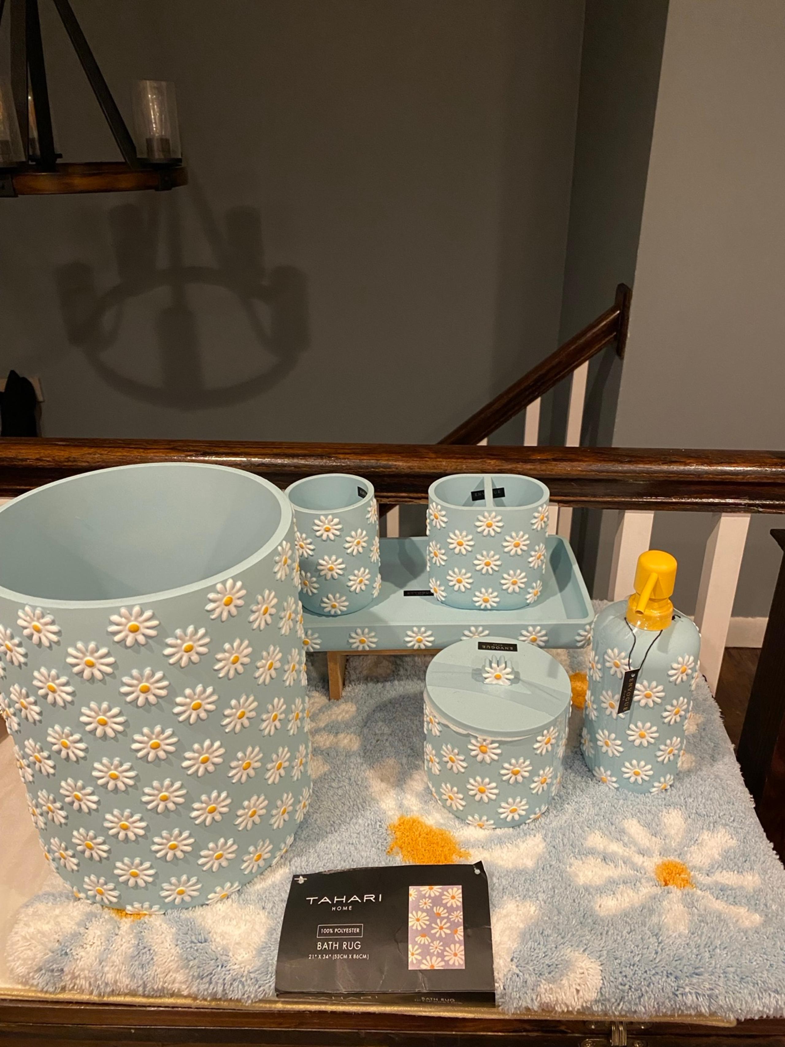 Blue daisy bathroom accessories x 7 items