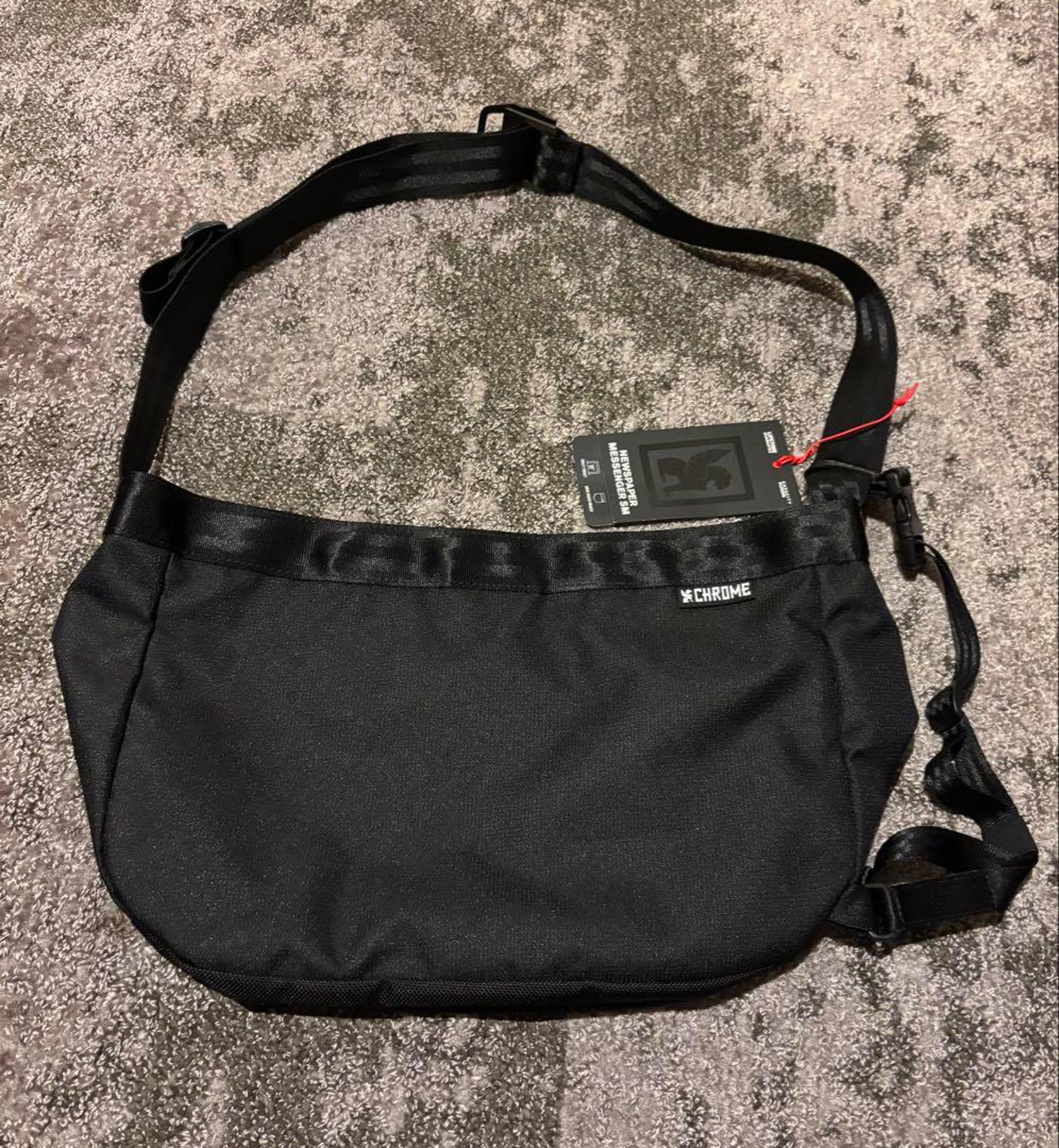 【New】 Newspaper Messenger Bag 26L - Chrome