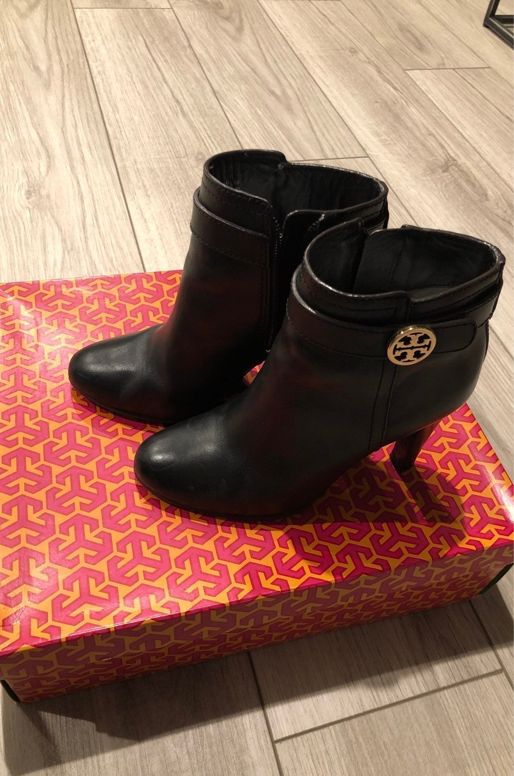 Tory burch black ankle boots size 6M