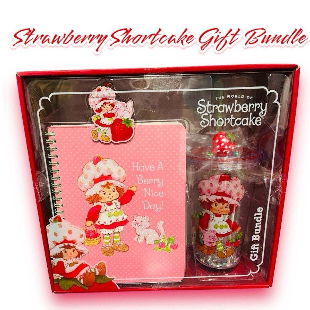 The World of Strawberry Shortcake Gift Bundle