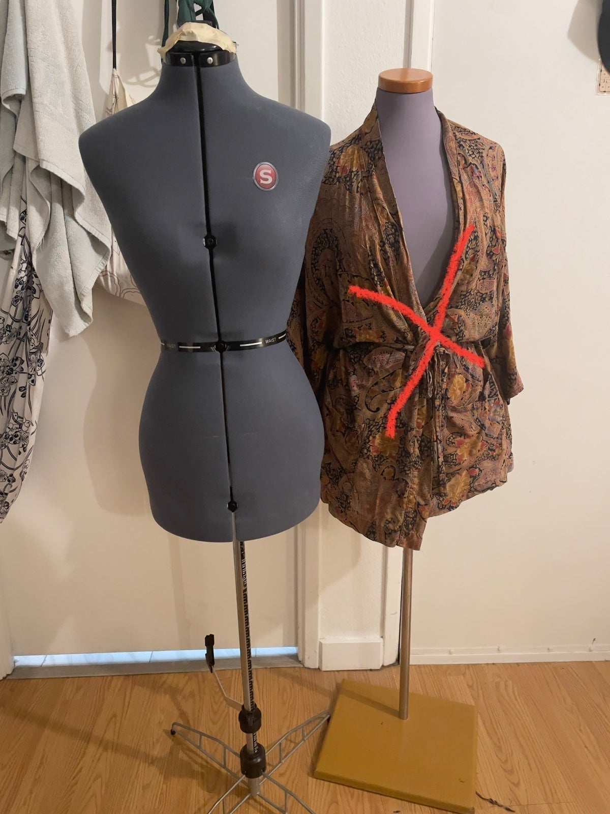 SINGER ADJUSTABLE DRESS FORM SMALL/MEDIUM