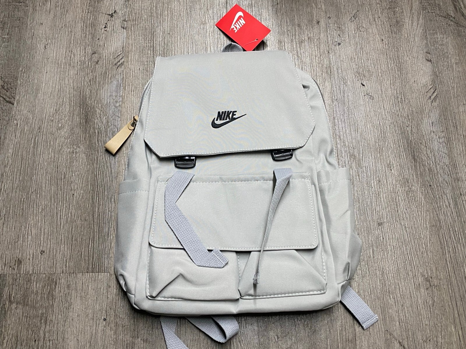 Nike Light Grey Classic Duffle Bag Style Travel Workout Gym Sport Bag Brand New