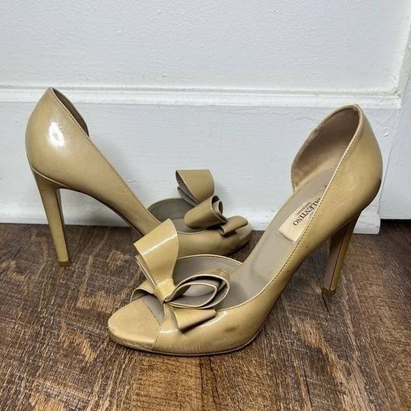 Valentino Garavani D’Orsay Couture Nude Patent Leather Bow Detail Peep Toe Heels