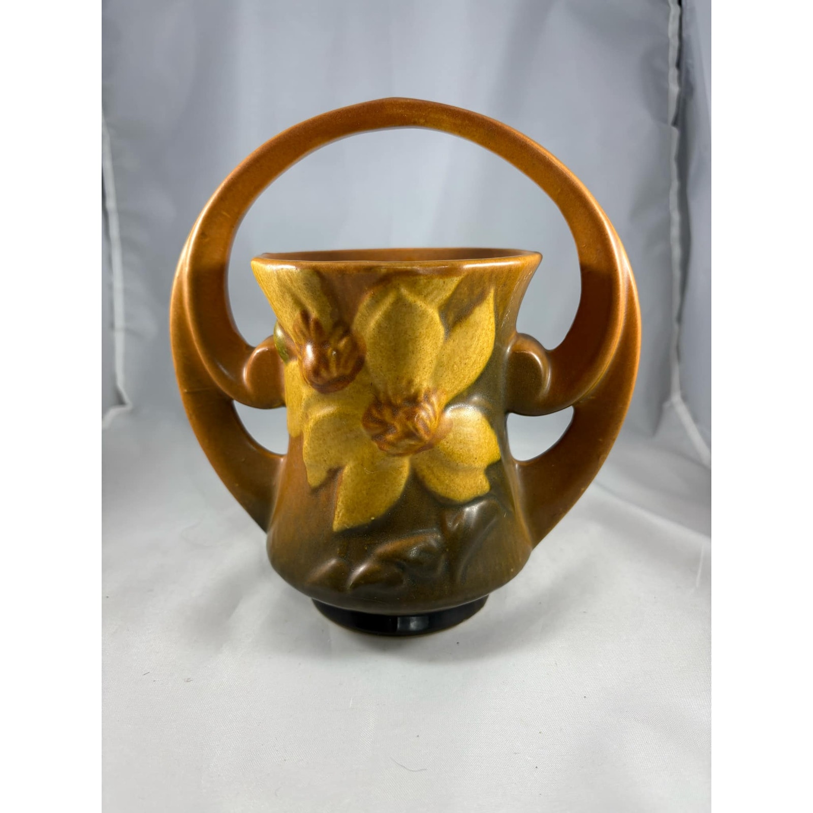 1944 Roseville Pottery Brown Clematis Fan Handle Vase #387-7