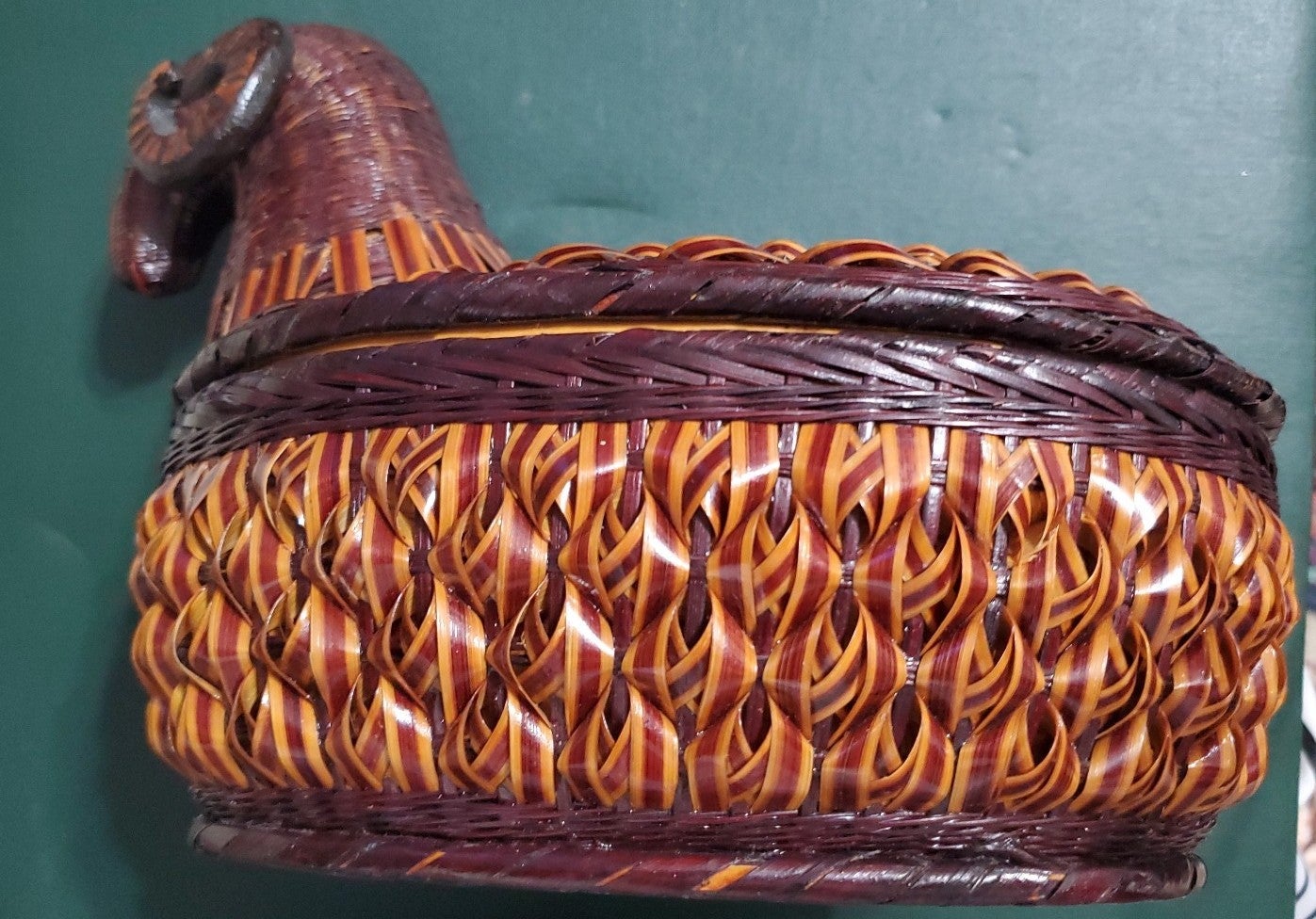 Vtg Wicker Ram Basket lidded 9in long x 6in wide x 7in tall