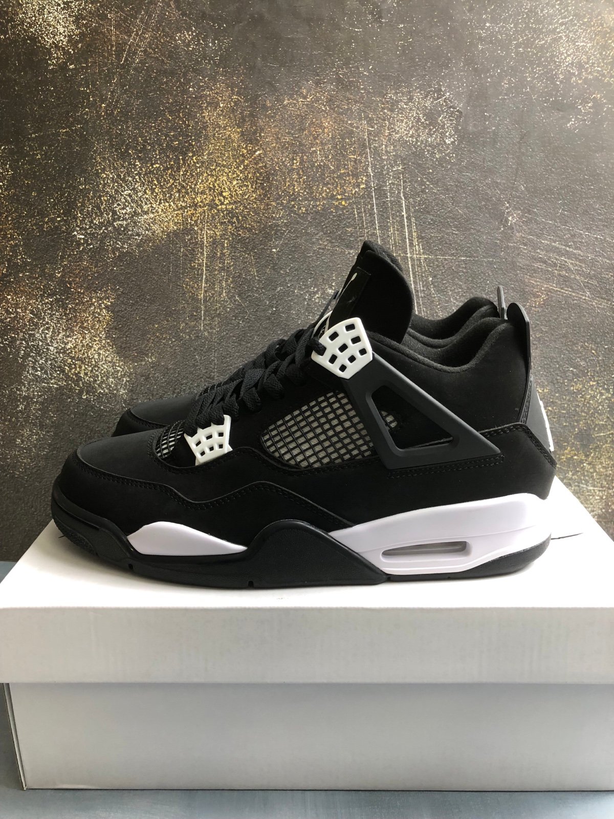 Jordan 4 White Thunder 8.5 women