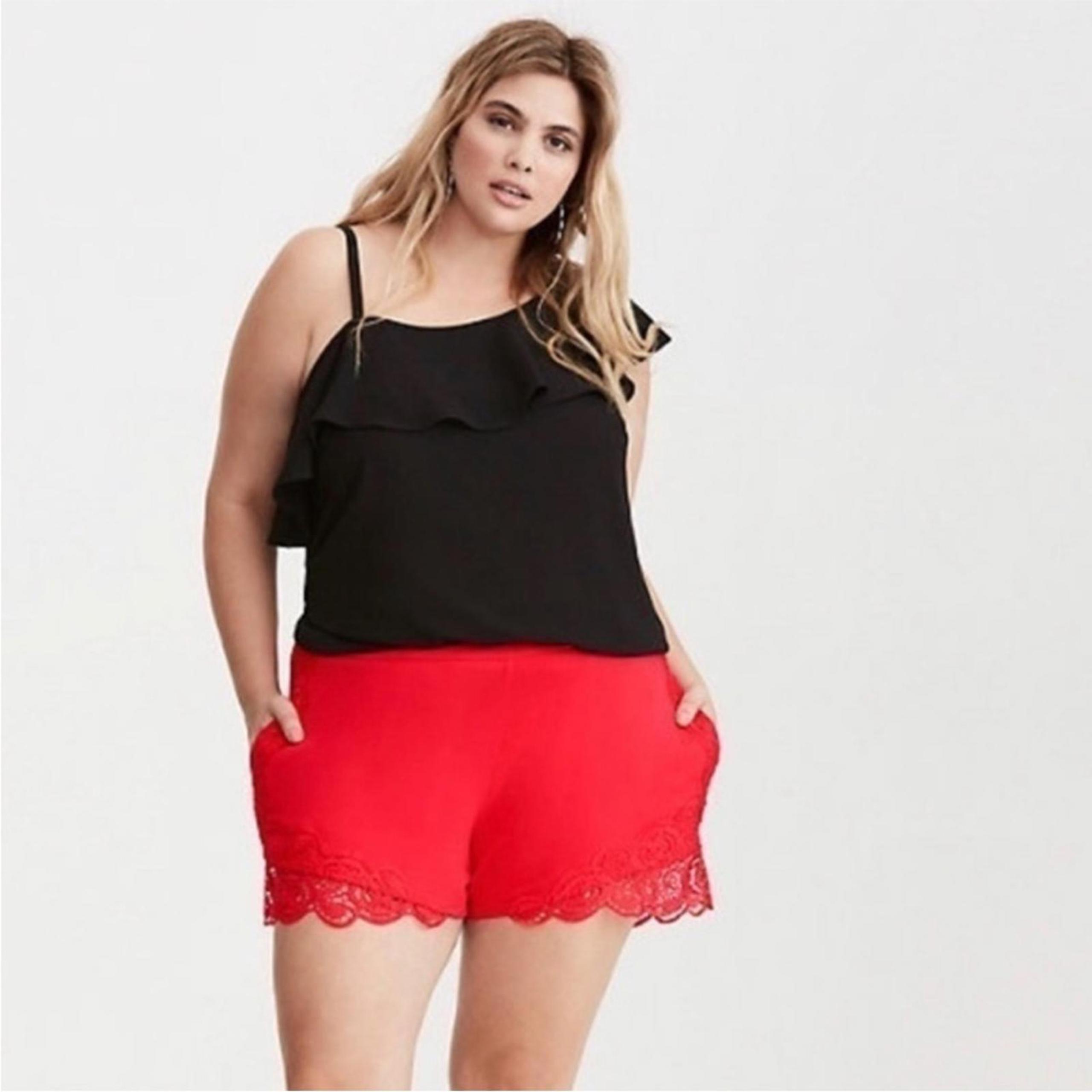 NWT Torrid Lace Trim Shorts With Pockets size 18 in Hibiscus New with Tags