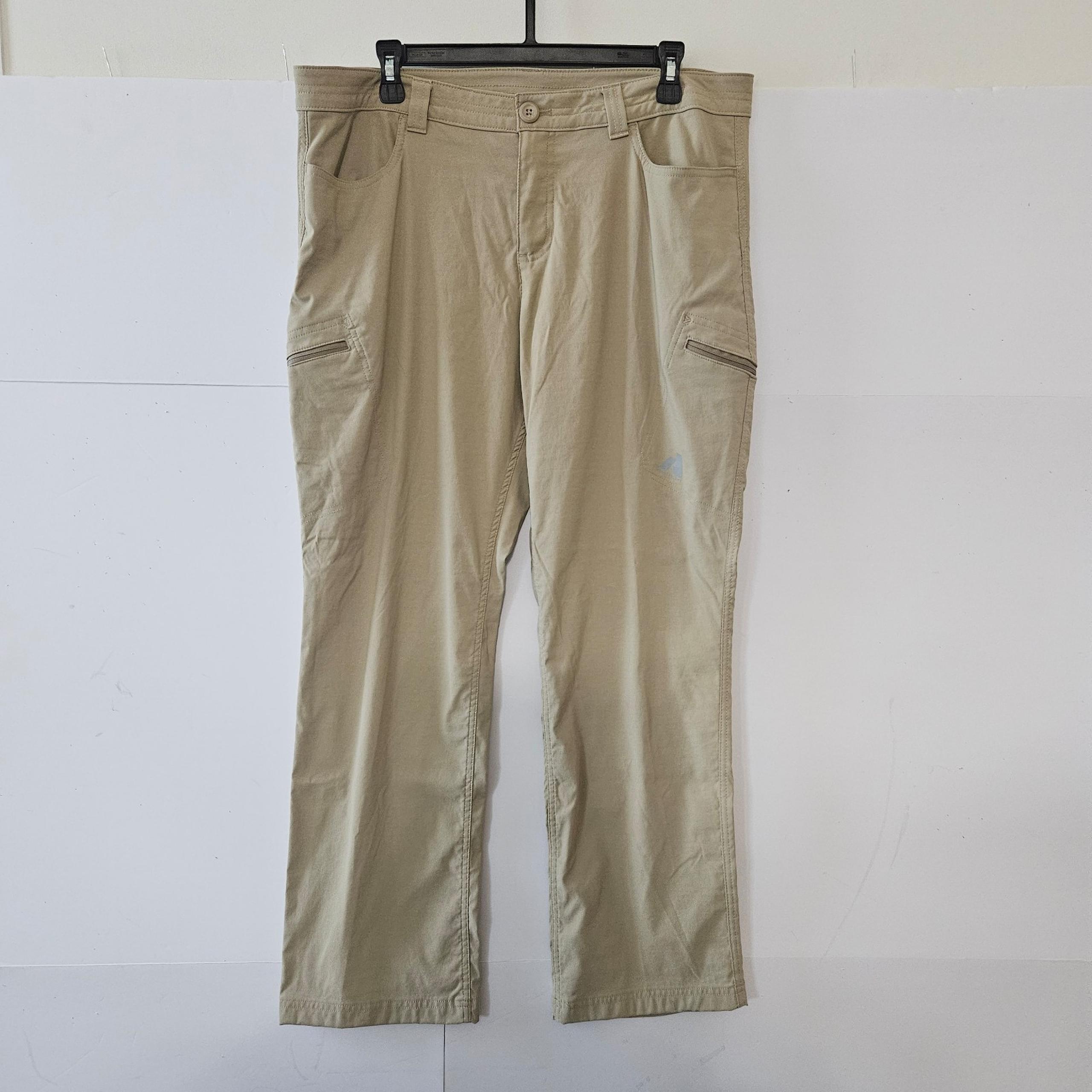 Eddie Bauer Size P16 Women's Beige Cargo Pants with Zippered Pockets and Fly. 94