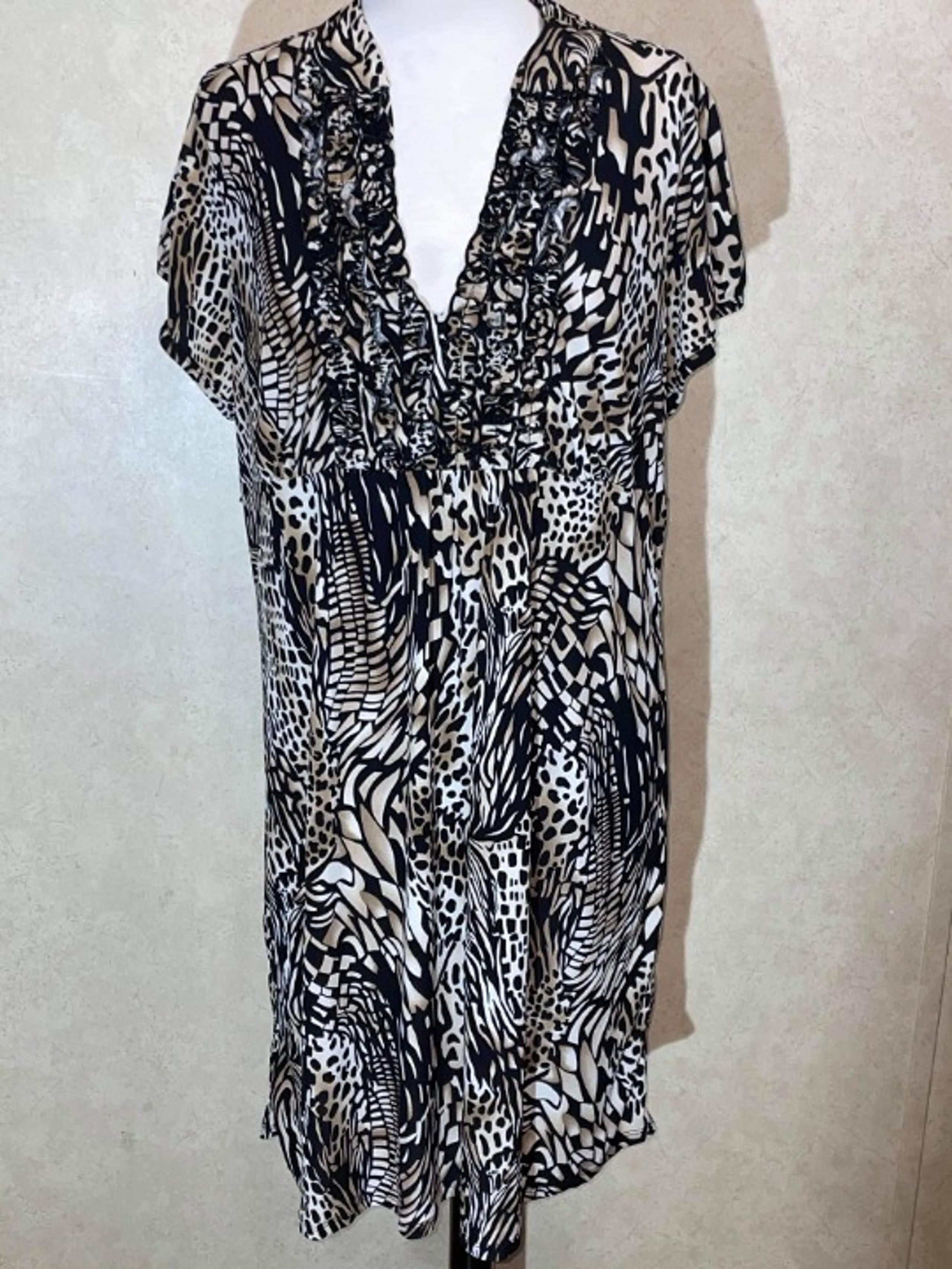 Women's Heart Soul Beige Animal Print Short Sleeve Knee-Length Dress Size 2X