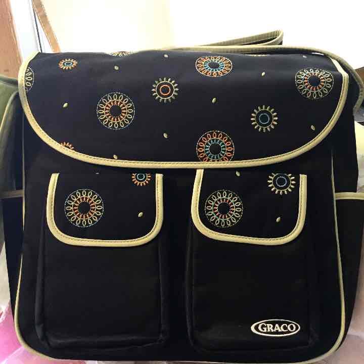 Graco Happy Traveler Flap Diaper Bag