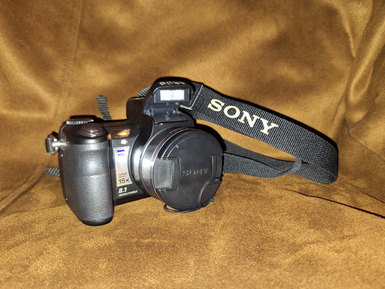Sony Cybershot DSC-H7 8.1 MP Digital Camera with 15x optical zoom lense