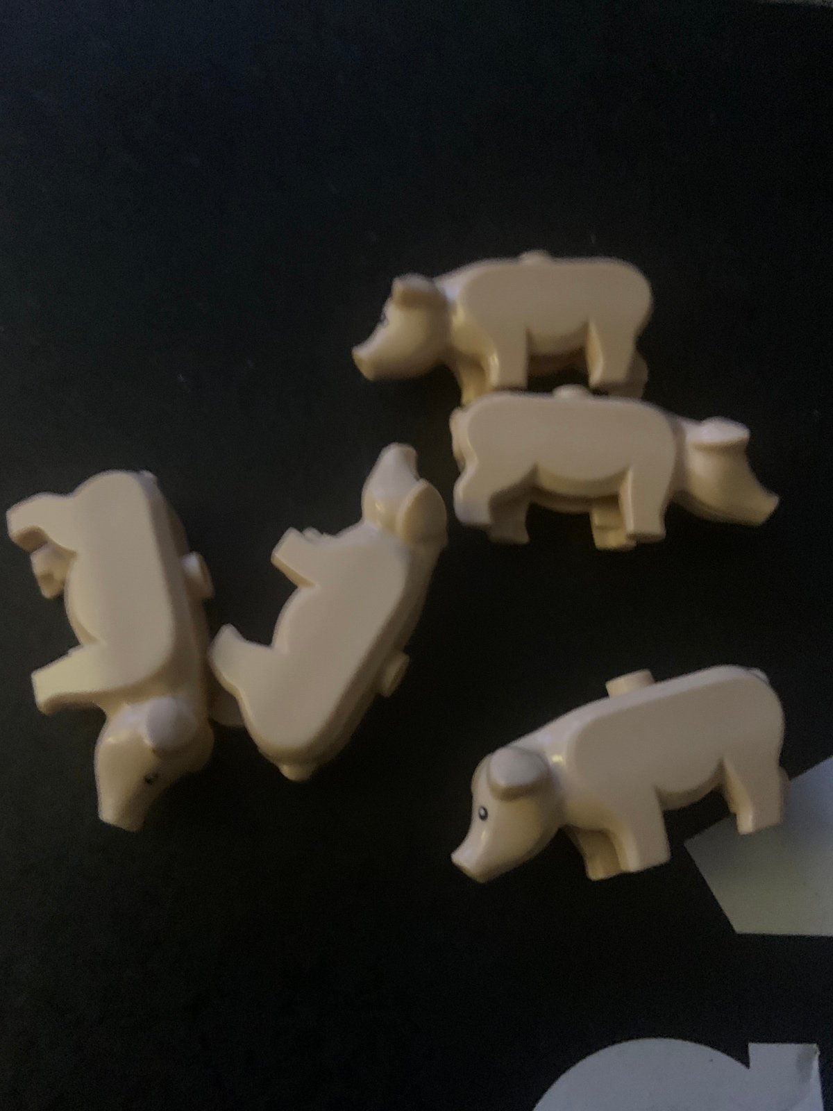 5 Lego pigs