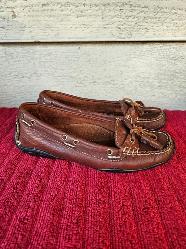 L.L. Bean Tasseled Brown Leather Slip on Moccasin Shoes Women’s Size: 6 Medium