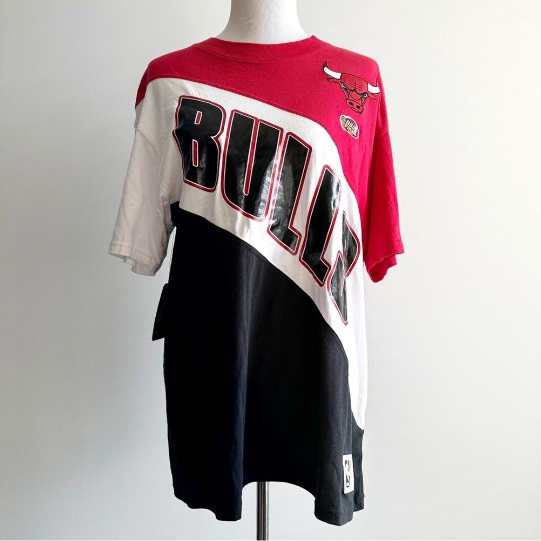 Mitchell and Ness Chicago Bulls Play By Play T-Shirt Tee NBA Mens Size Medium