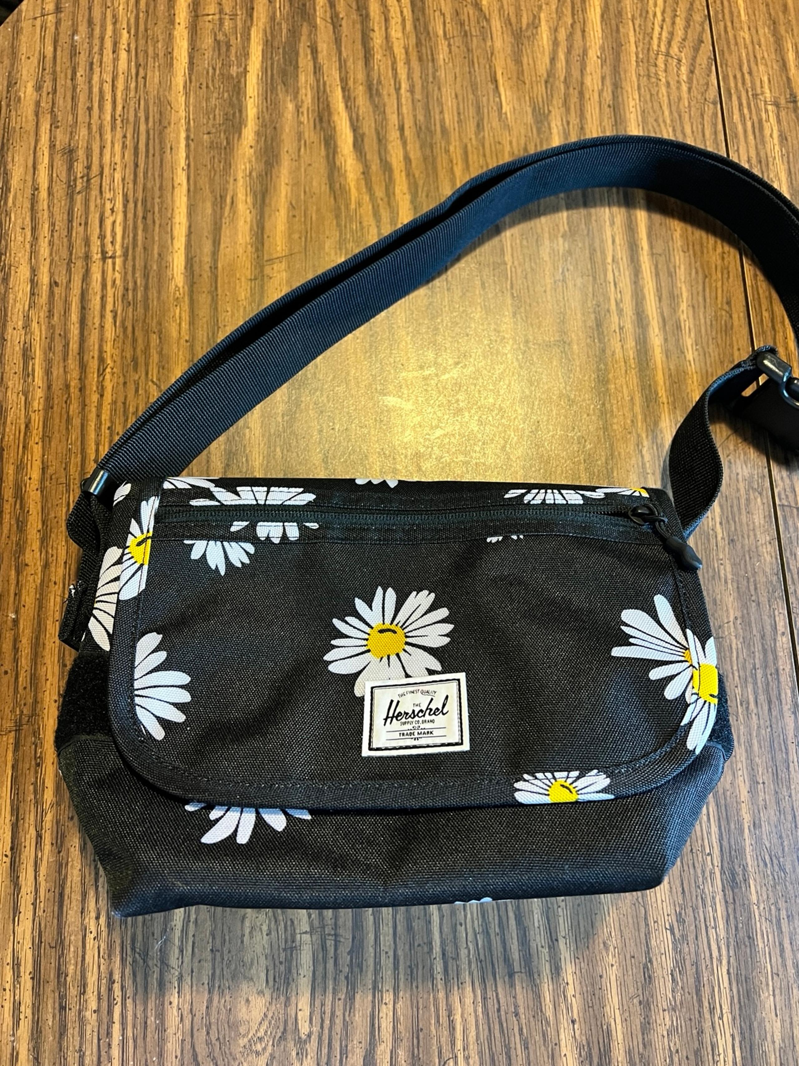 Herschel Supply Company cross body bag