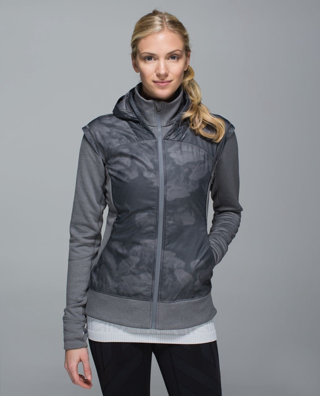Lululemon Snug Sprinter Jacket w/Hood Size 6 Outerwear Preppy Vented Active