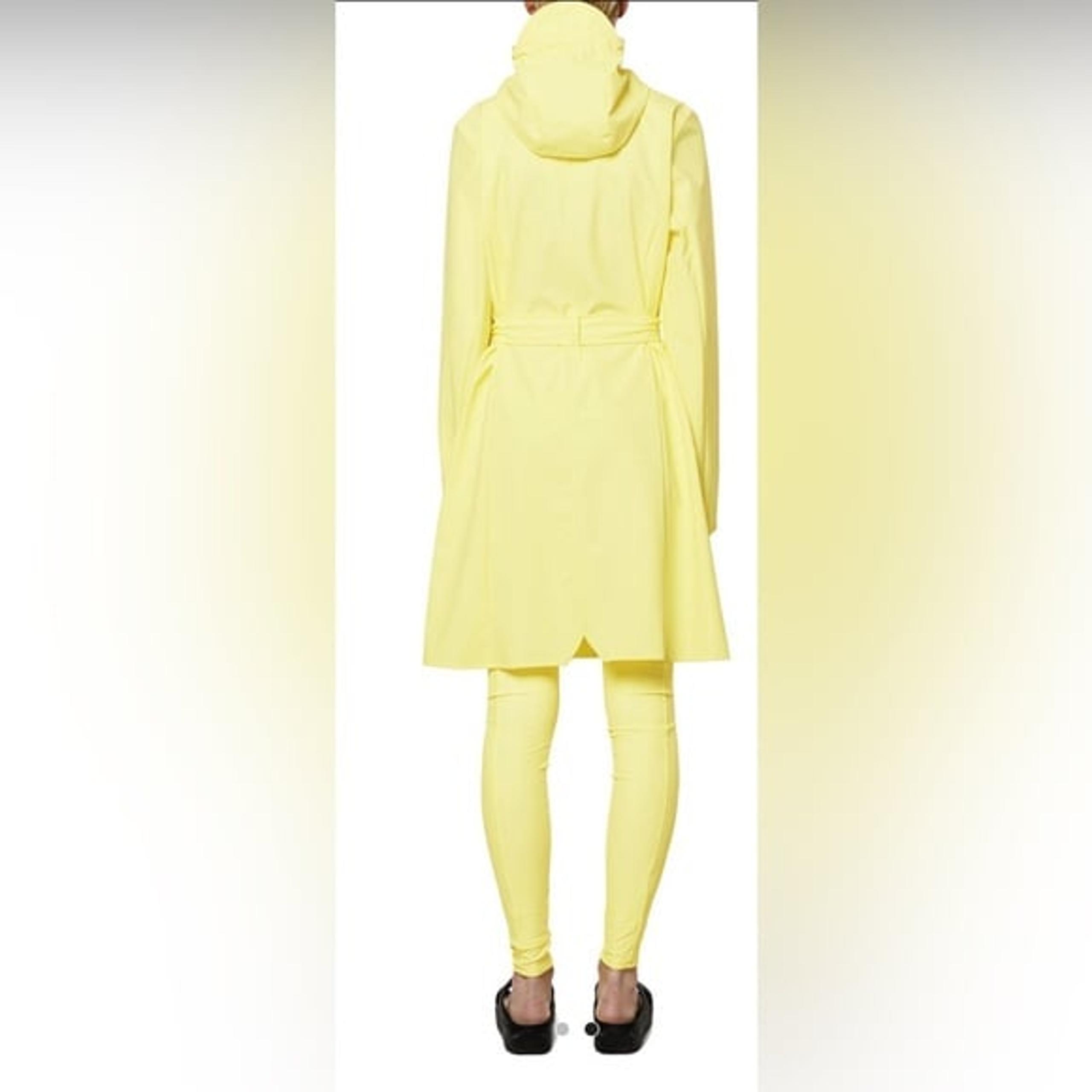 NIP Curve Jacket in Straw - sz S - Rains