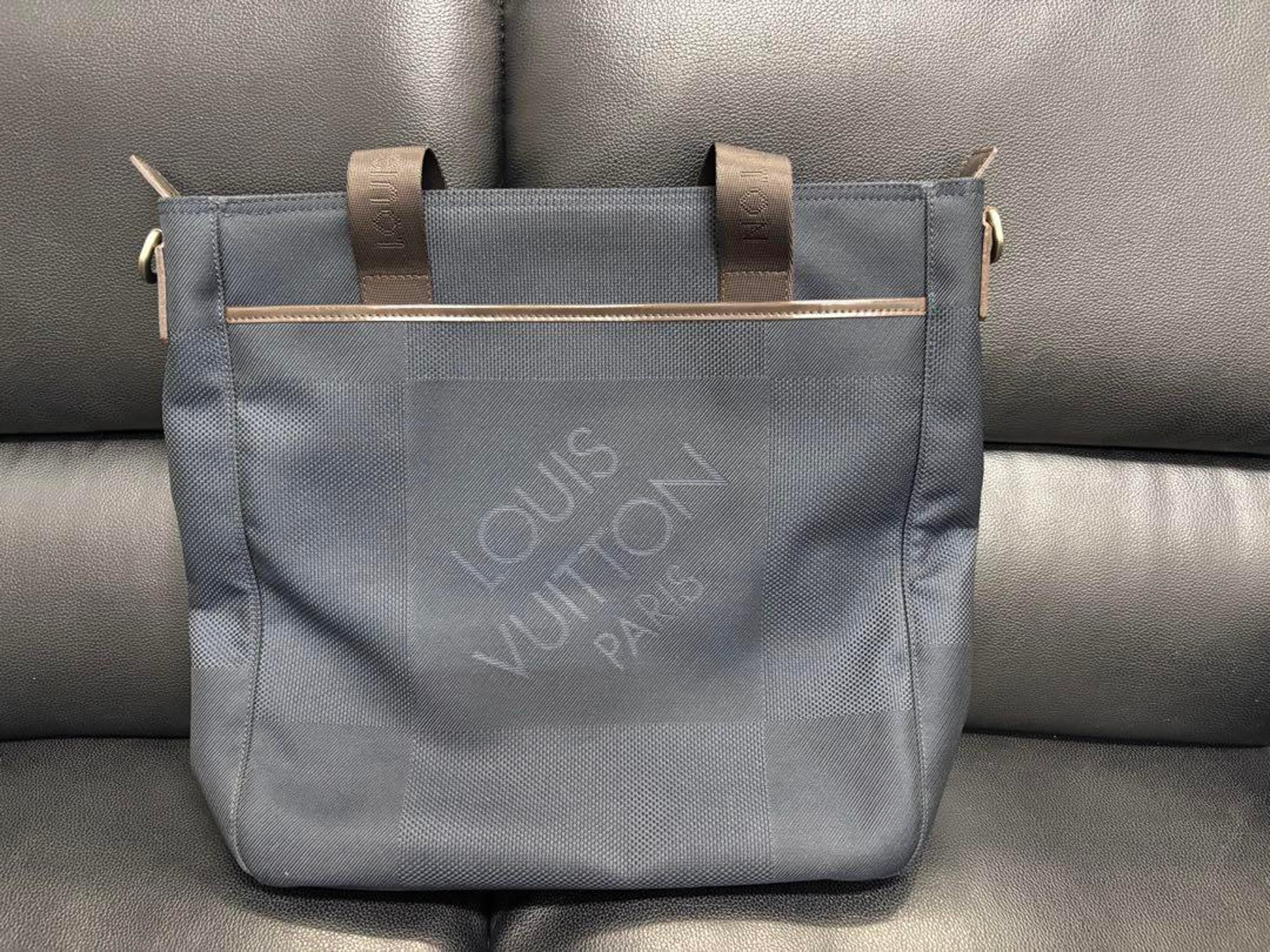 Louis Vuitton handbag (^-^) Super beautiful (o^^o)