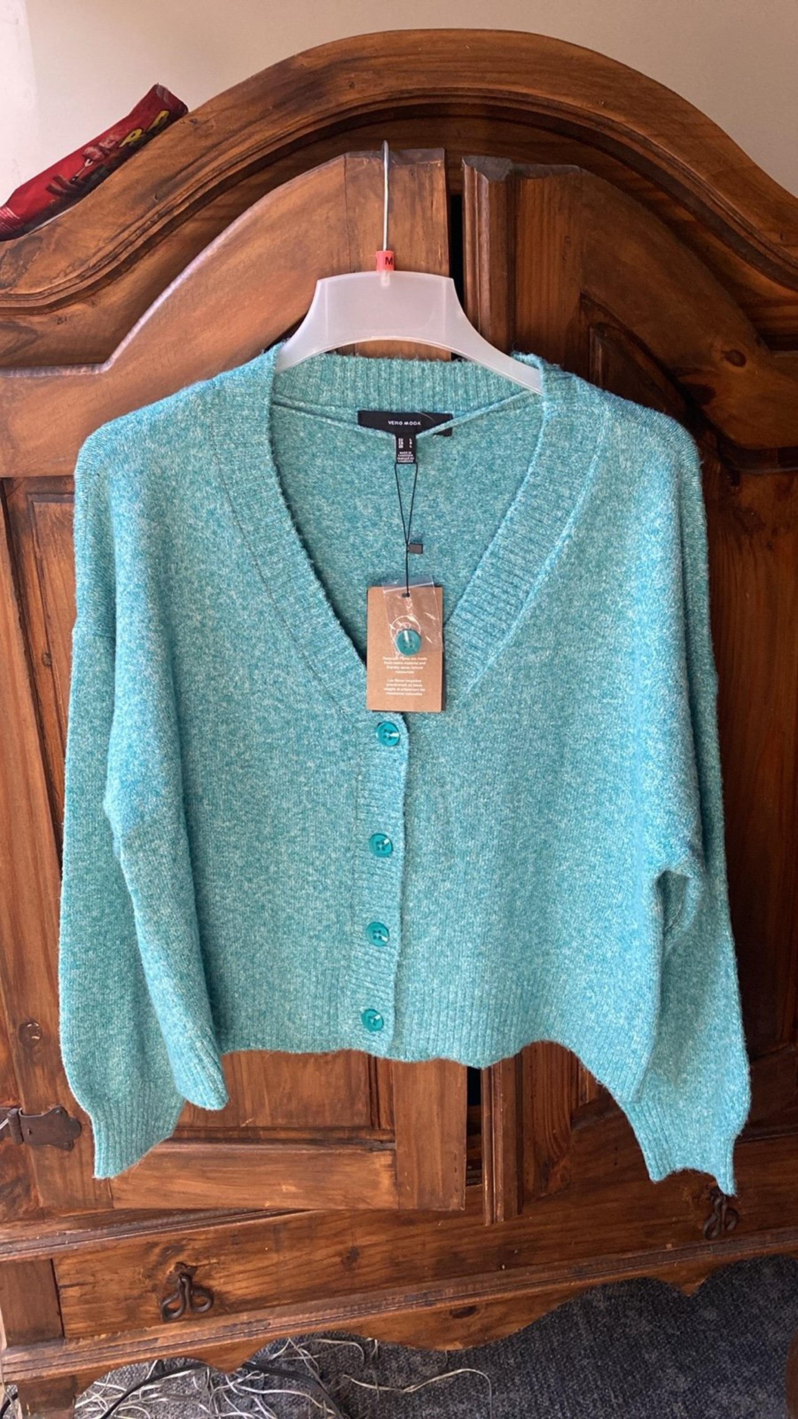 Vero Moda L v-neck button front Cardigan sweater NWT turquoise green
