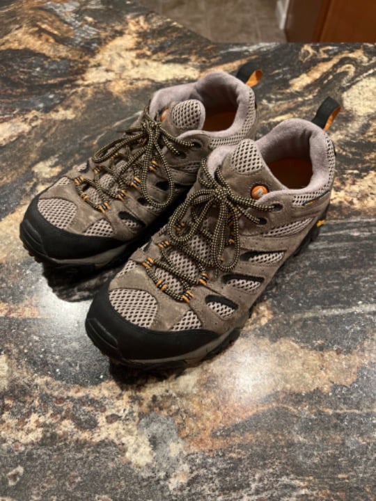 Men’s Merrell Moab Hiking Shoe Size 10