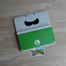 New Nintendo 3DS with No.048 Luigi Mustache Plates, 32GB SD, Charger & Games