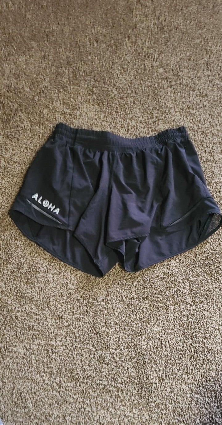 Lululemon LR Hotty Hot Shorts 4 Size 8 tall. Black Aloha
